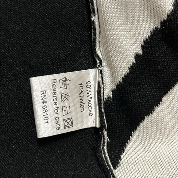 Women’s size small Fontana zip up sweater zebra print - Picture 6 of 8